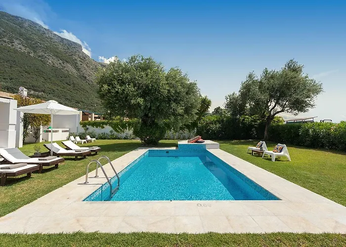 Piedra - Seafront Villa Barbati