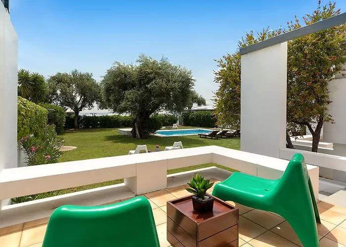 Piedra - Seafront Villa