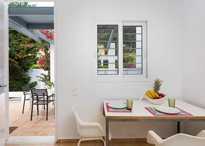 Piedra - Seafront Villa *