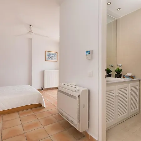 Piedra - Seafront Villa Barbati