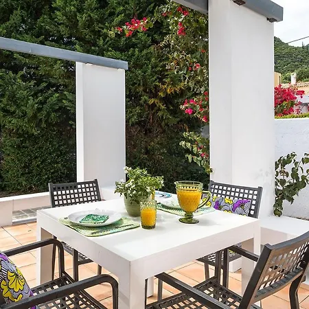 Piedra Del Mar Beachfront By Villa2be Barbati